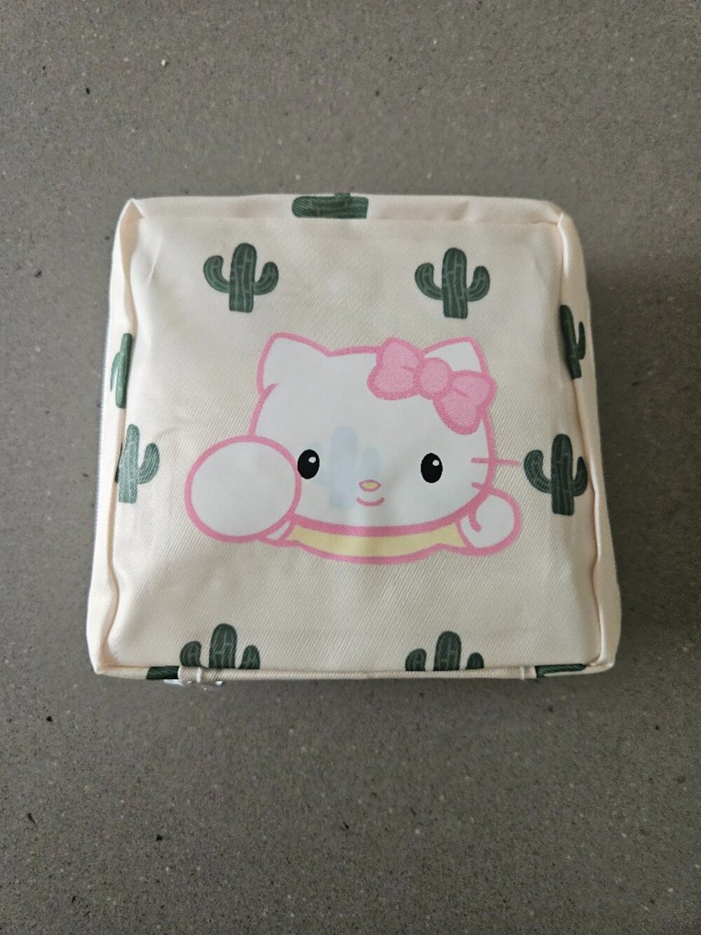 1 Pc Portable Sanitary Napkin Storage Bag Discreet - Hello Kitty/Cactus